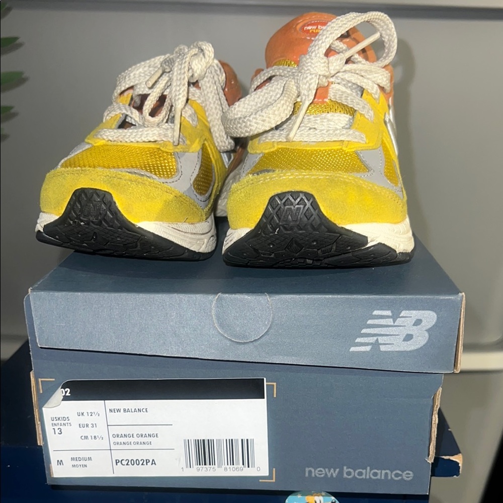 New Balance Orange and Yellow Sneakers Retro-Inspired Design